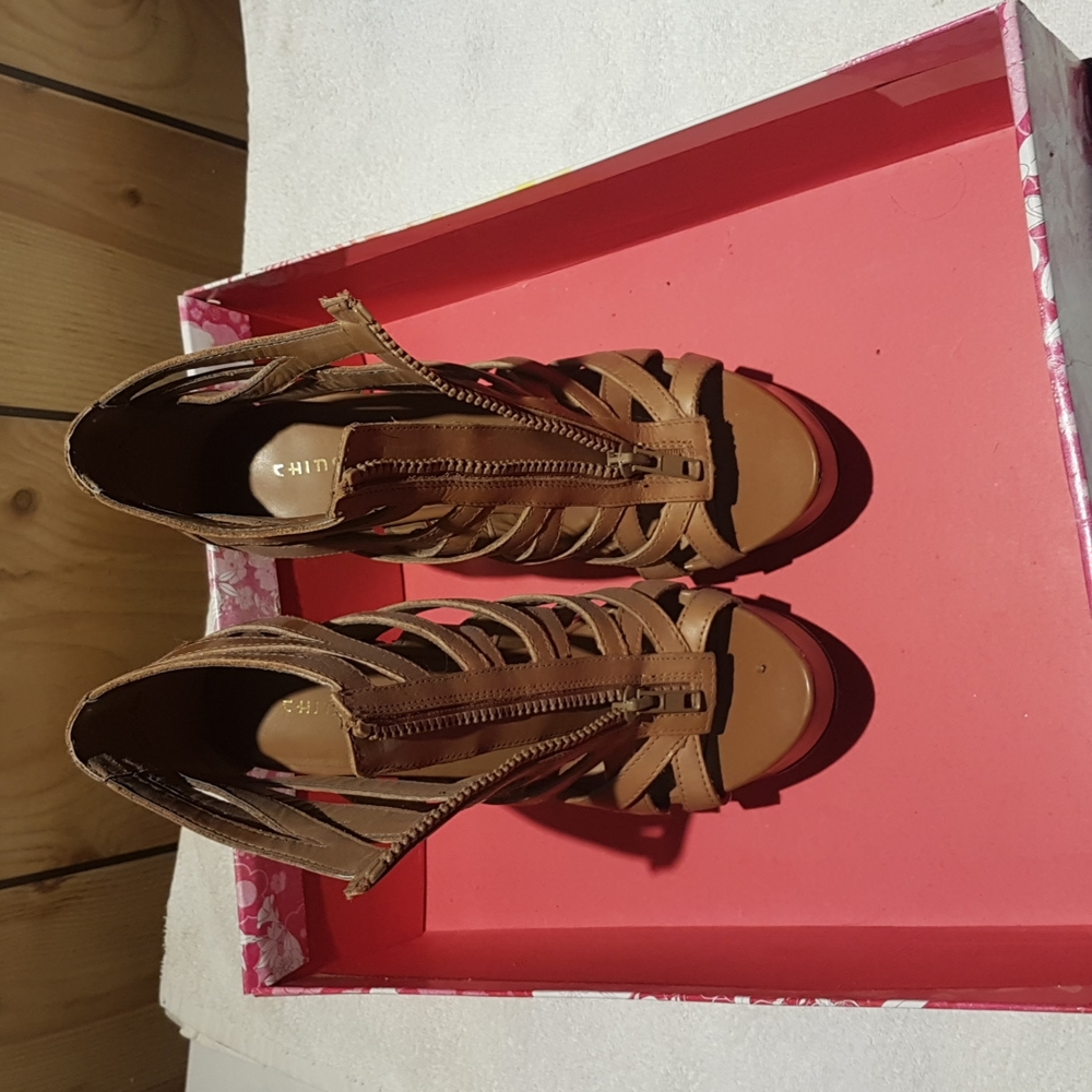 Ladies heels - Picture 2 of 4